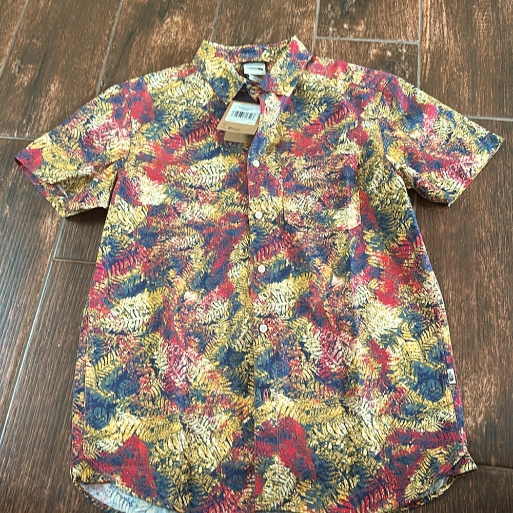 Brand New North Face men’s shirt size Medium summit gold standard fit